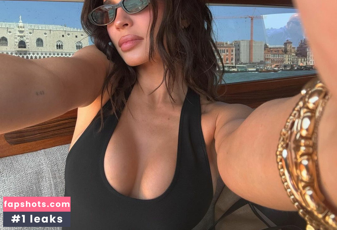 Kylie Jenner gallery photo #1072