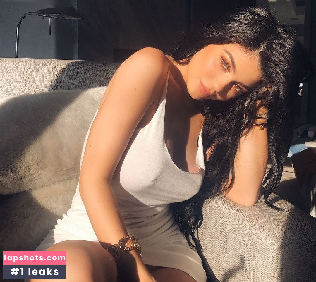 Kylie Jenner gallery photo #1235