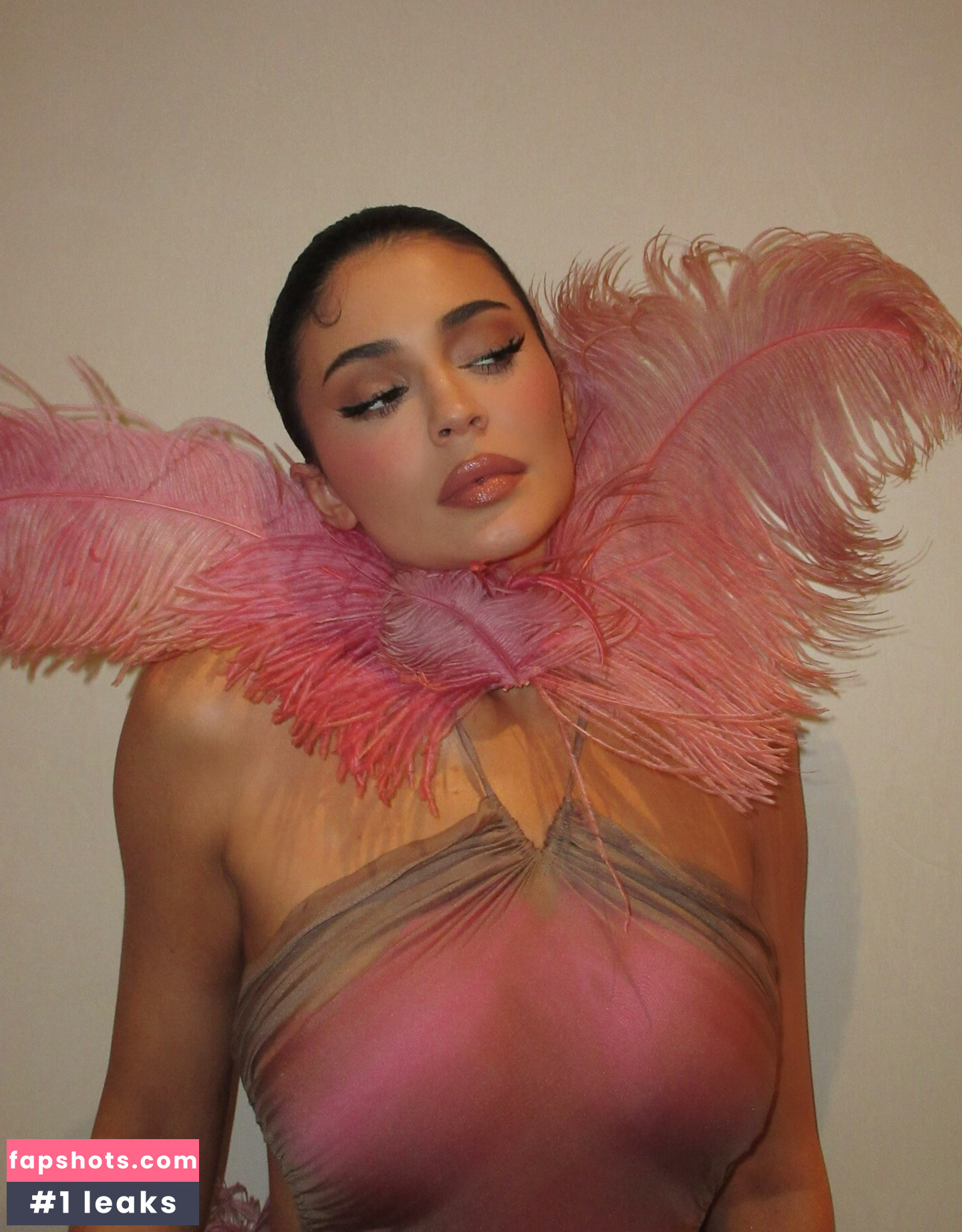 Kylie Jenner gallery photo #16