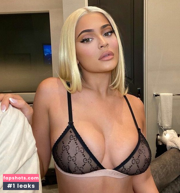 Kylie Jenner gallery photo #1645