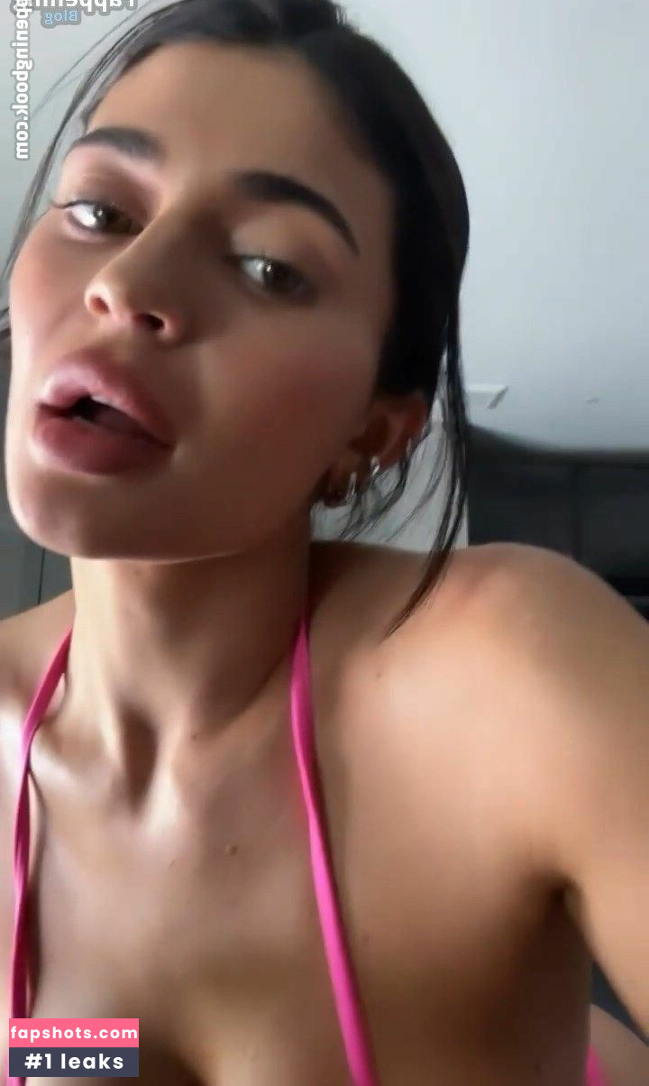 Kylie Jenner gallery photo #1655