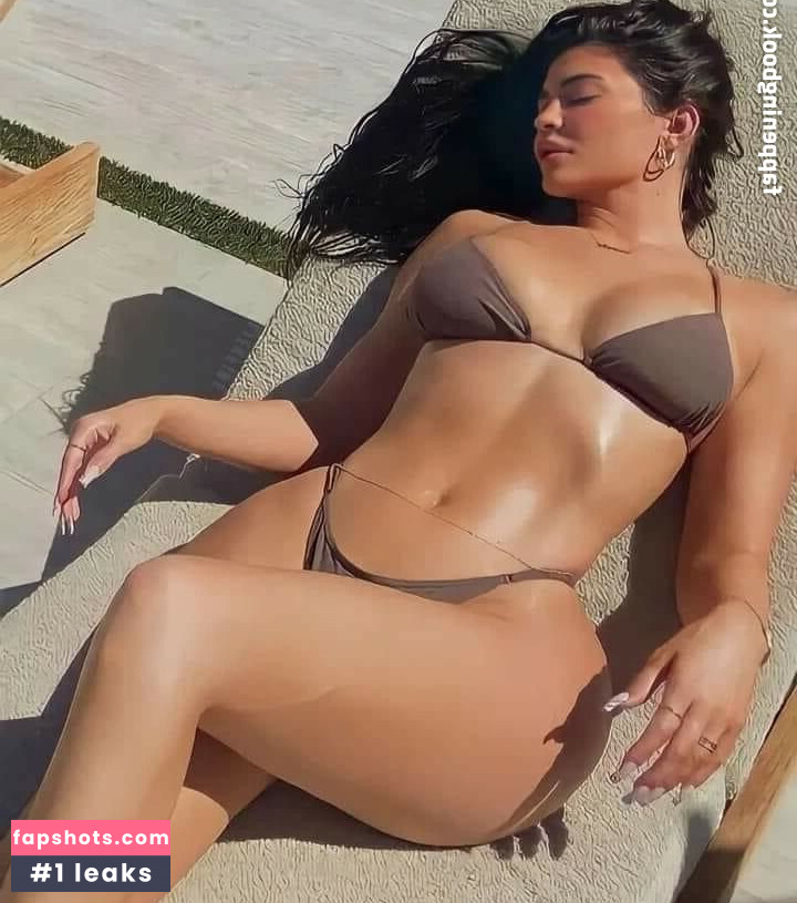 Kylie Jenner gallery photo #1690