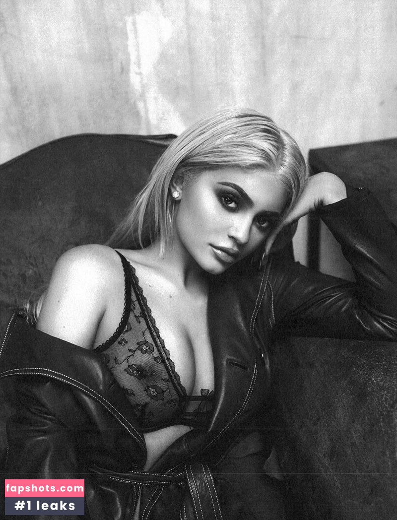 Kylie Jenner gallery photo #1983