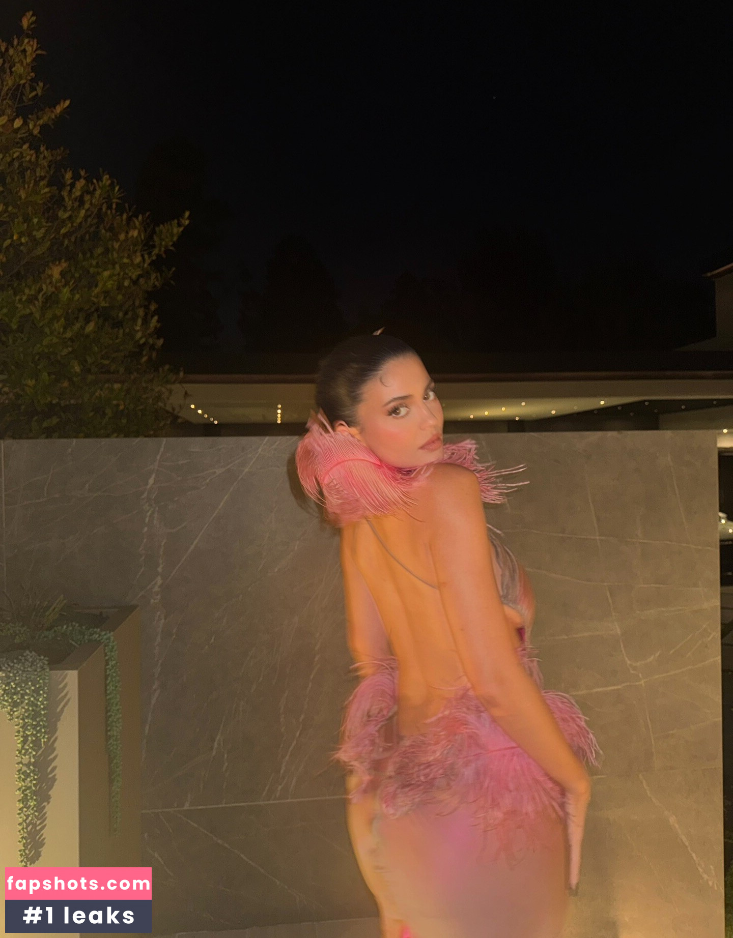 Kylie Jenner gallery photo #21