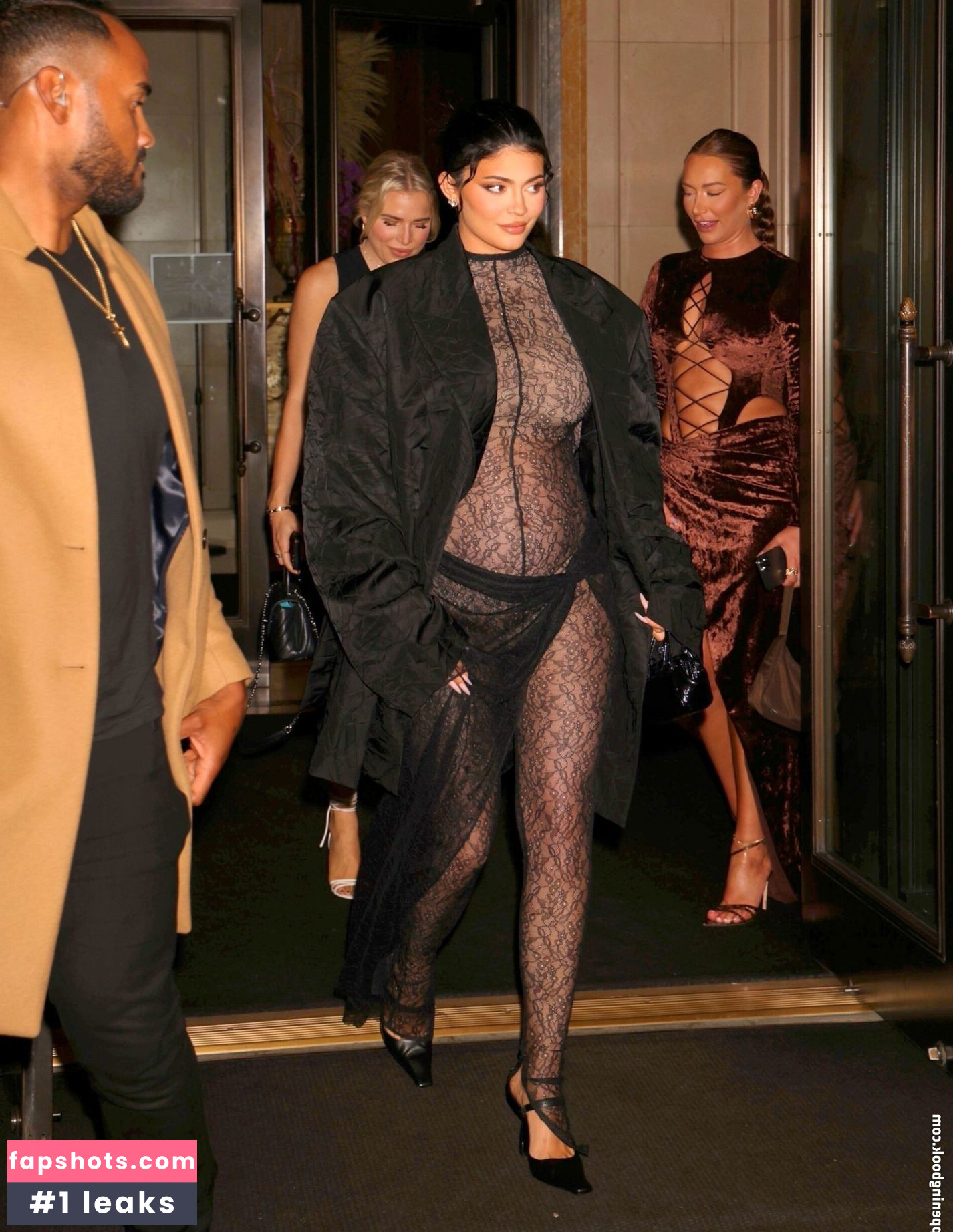 Kylie Jenner gallery photo #2018