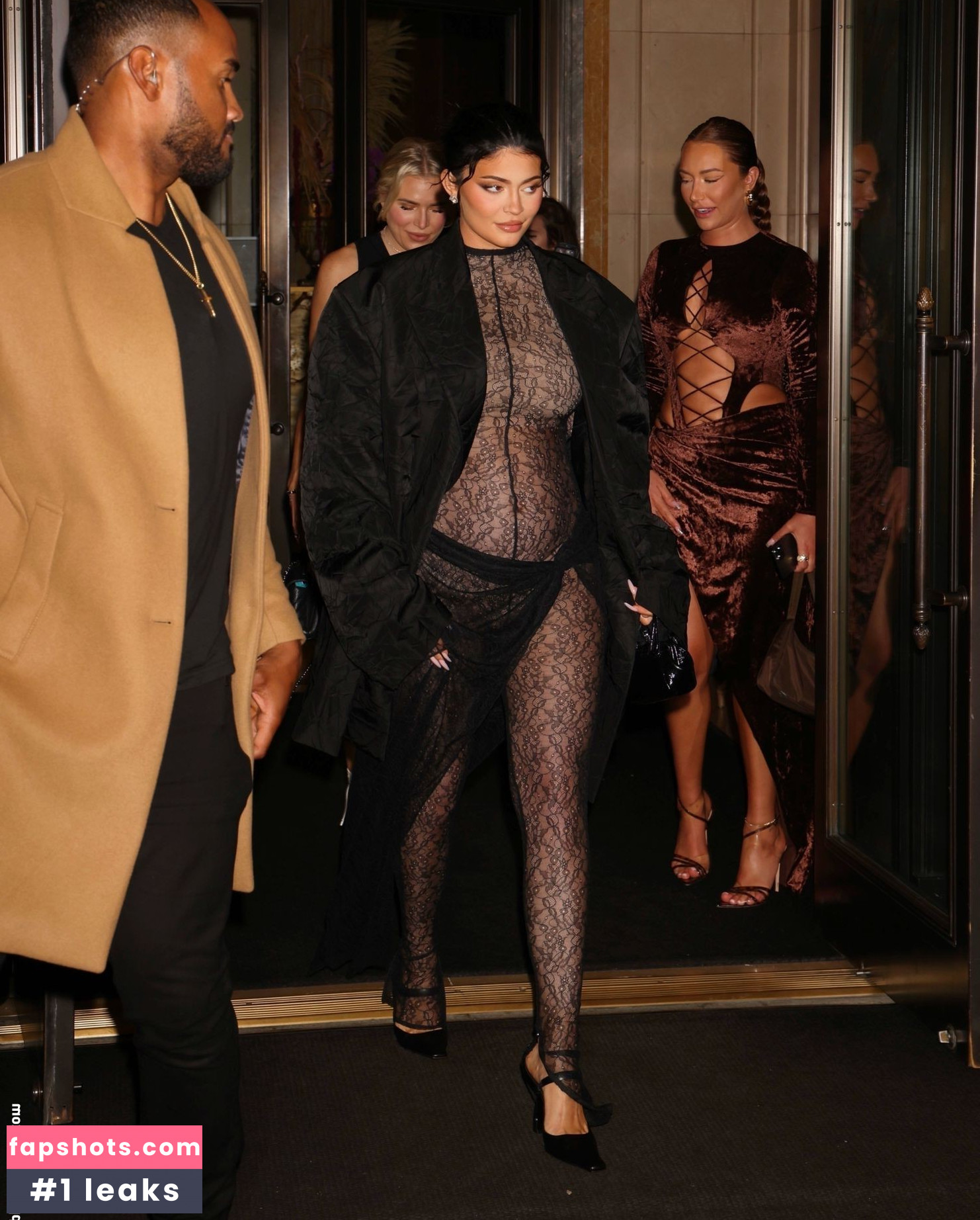 Kylie Jenner gallery photo #2023