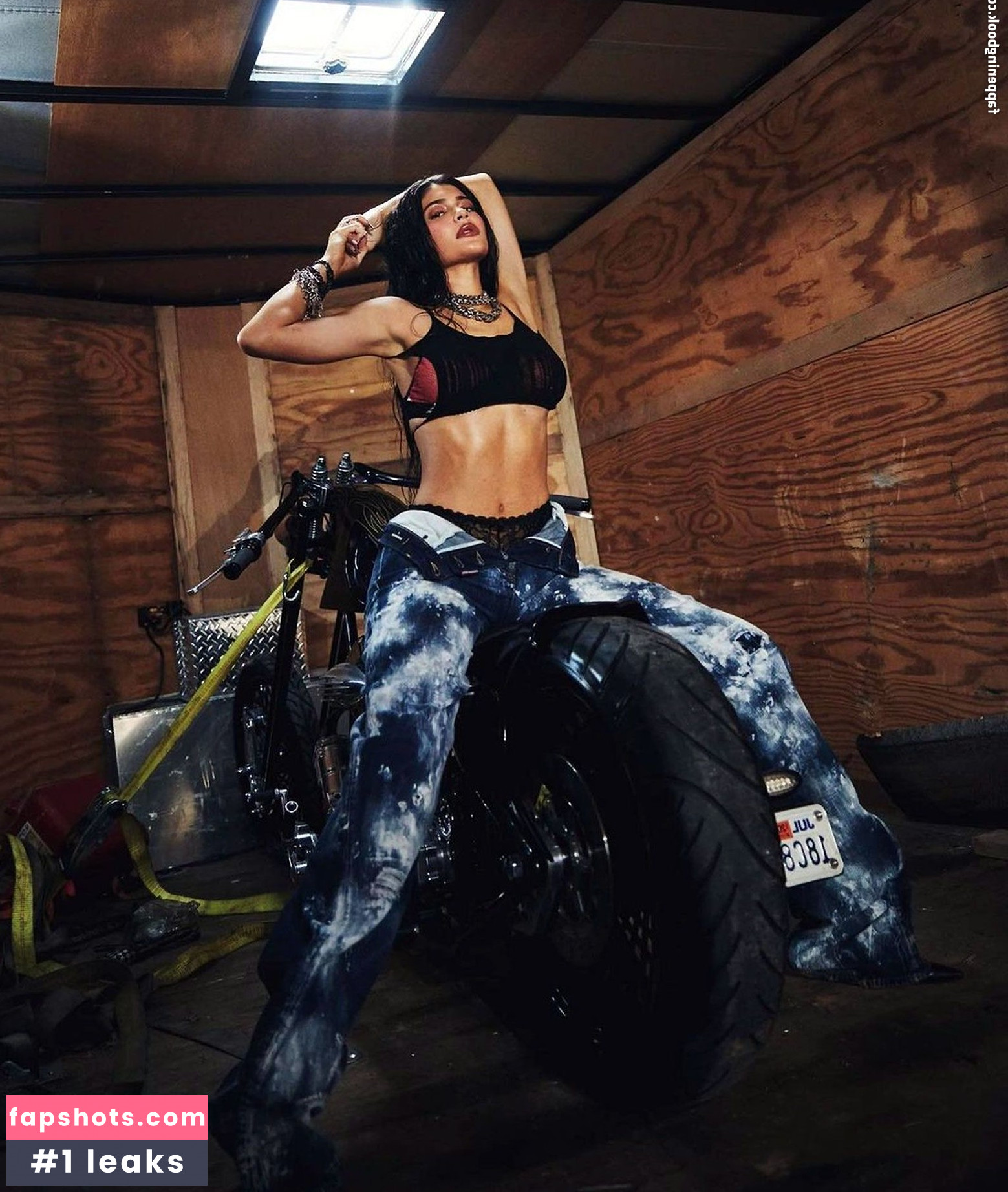 Kylie Jenner gallery photo #2044