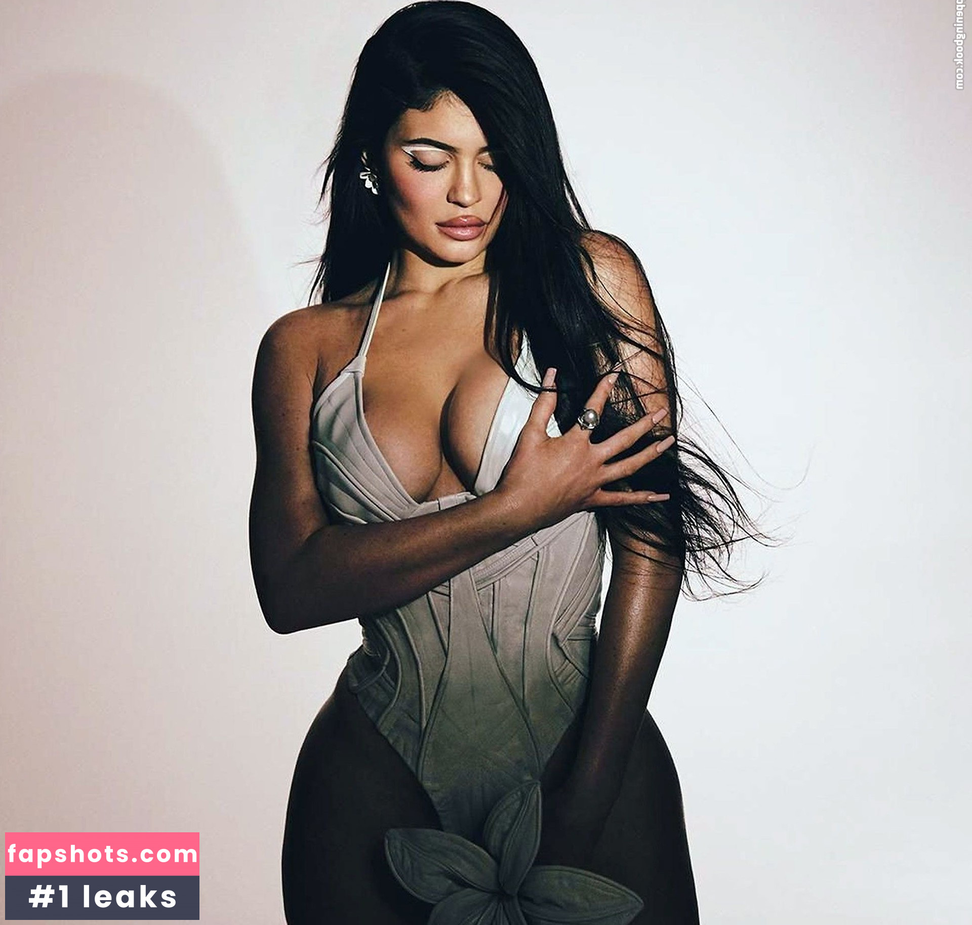 Kylie Jenner gallery photo #2048