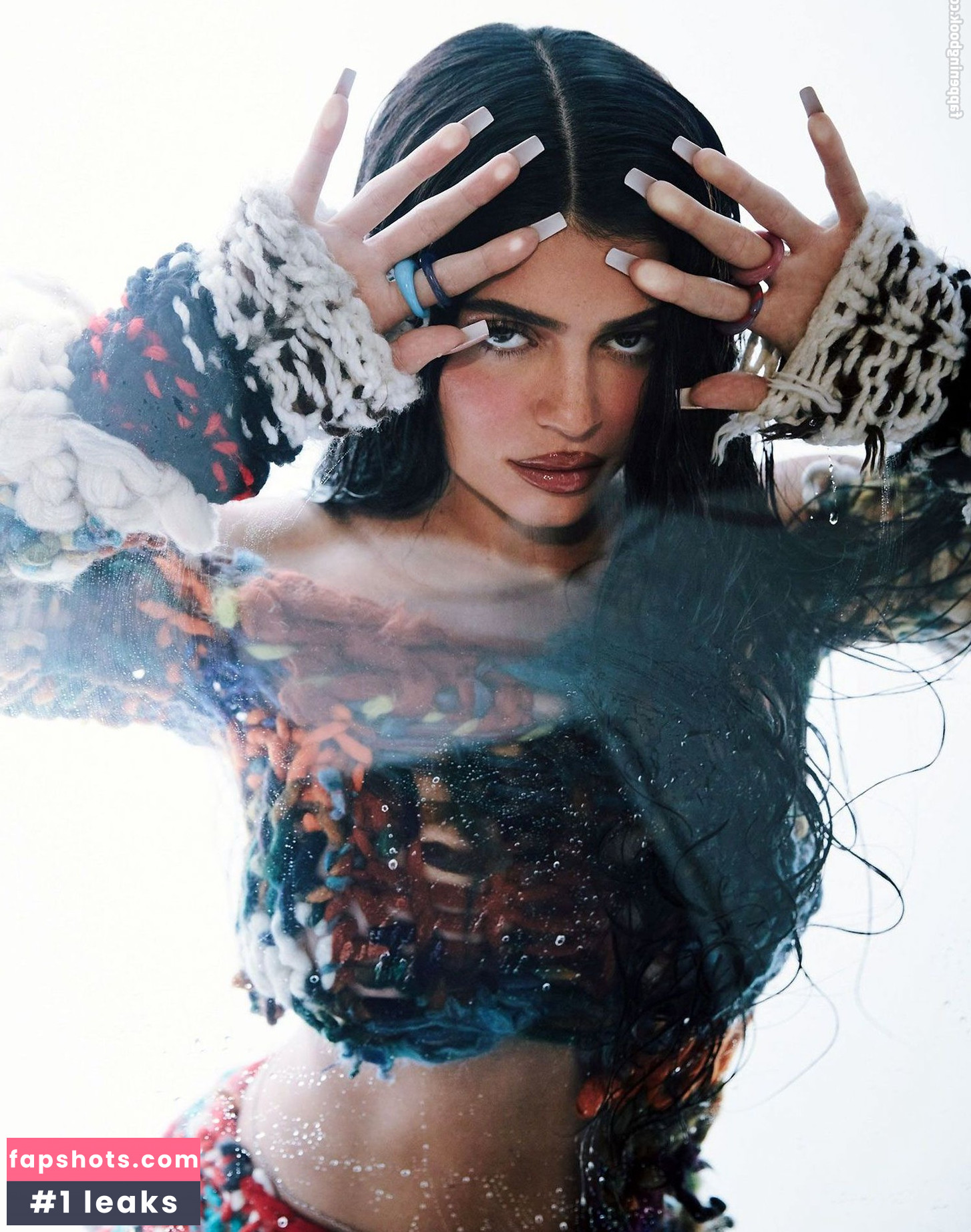 Kylie Jenner gallery photo #2050