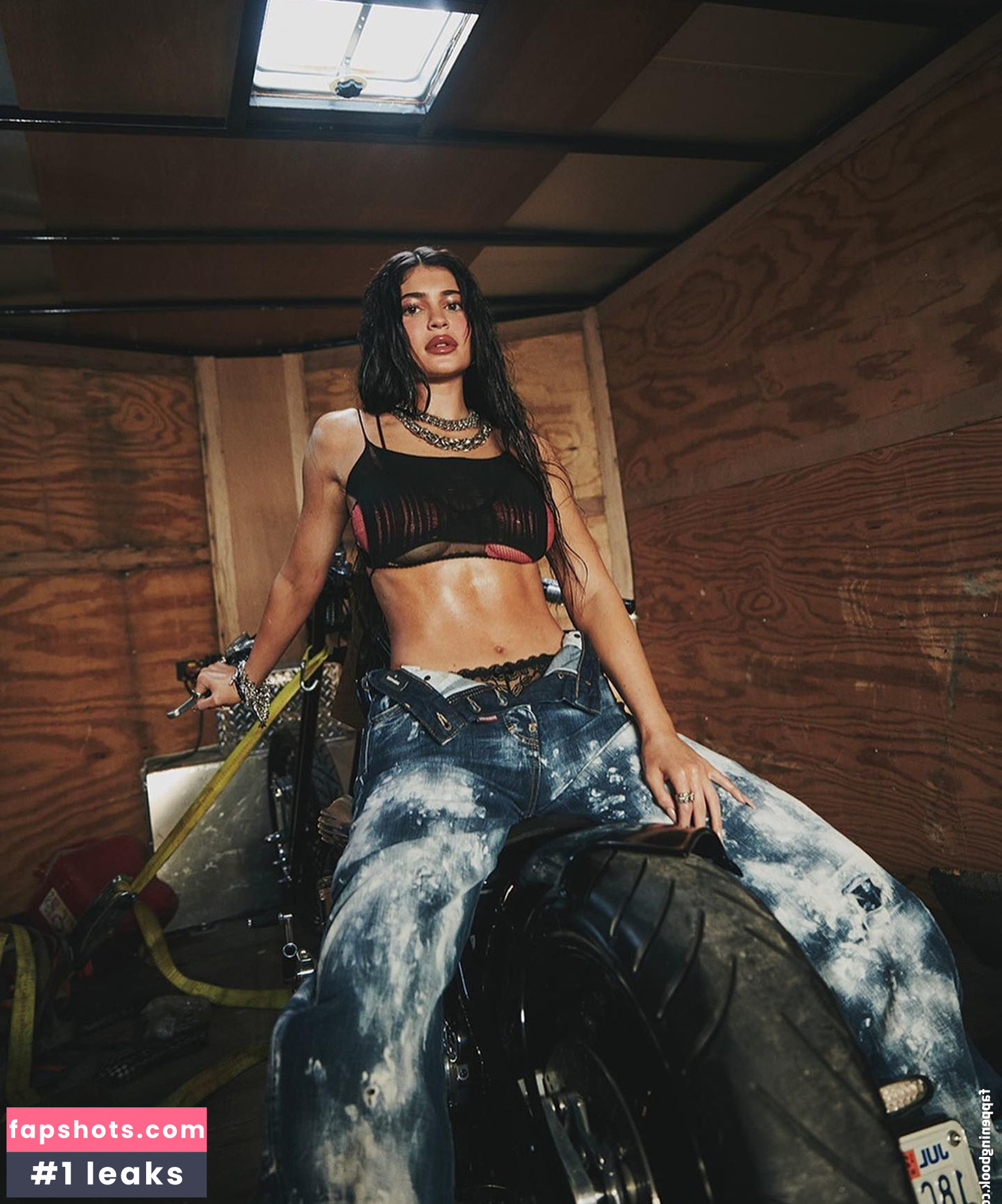 Kylie Jenner gallery photo #2070