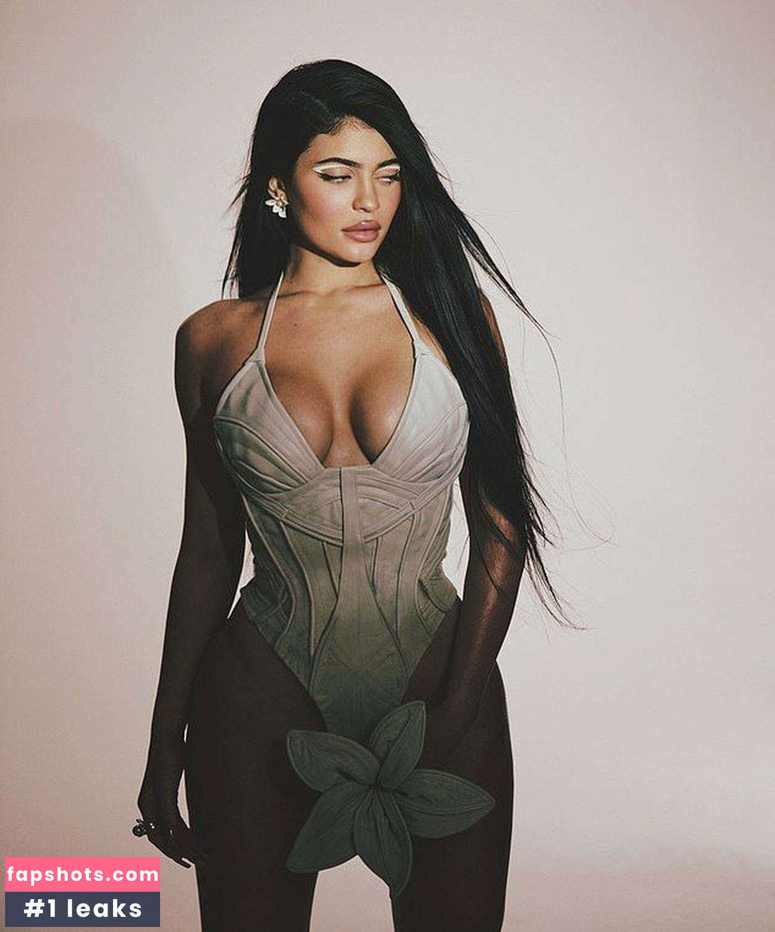 Kylie Jenner gallery photo #2071