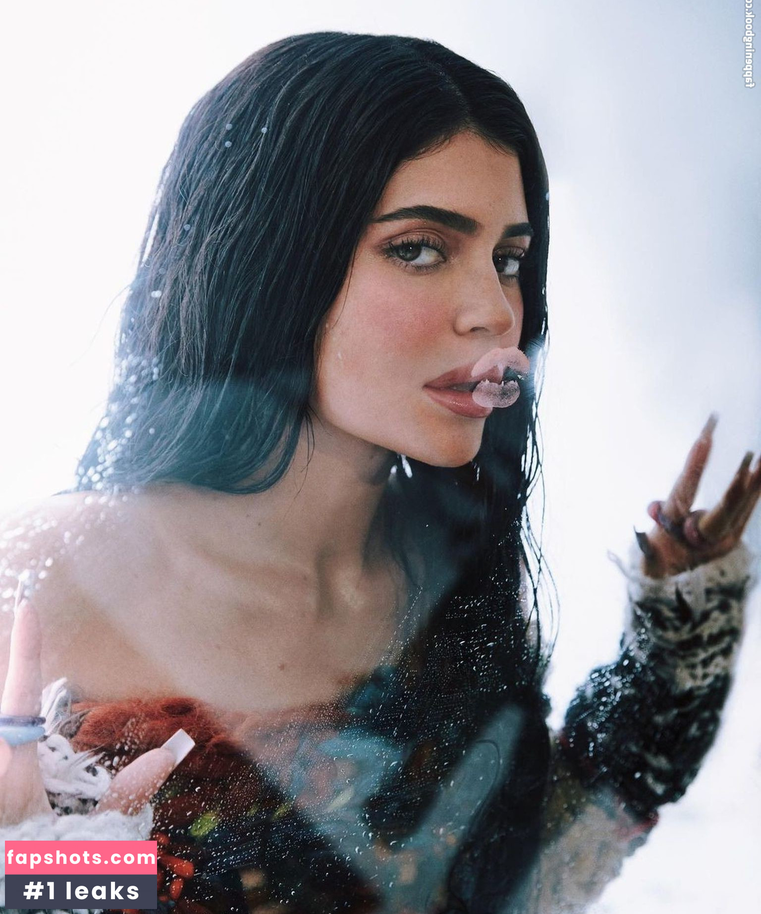 Kylie Jenner gallery photo #2074