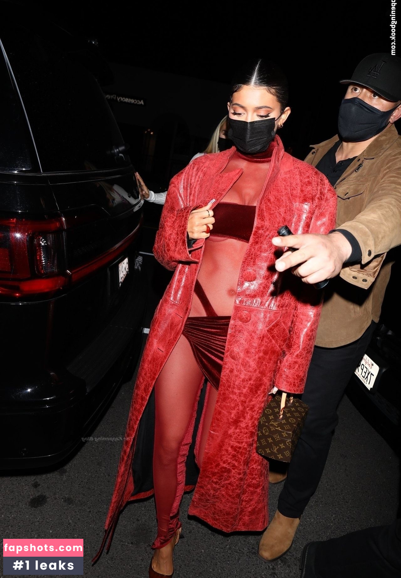 Kylie Jenner gallery photo #2122