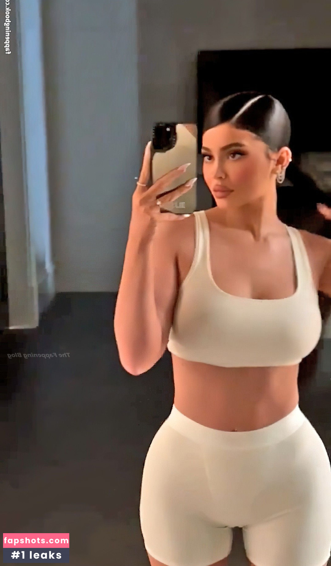 Kylie Jenner gallery photo #2156