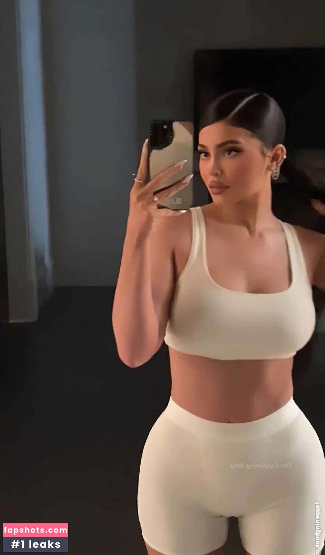 Kylie Jenner gallery photo #2157