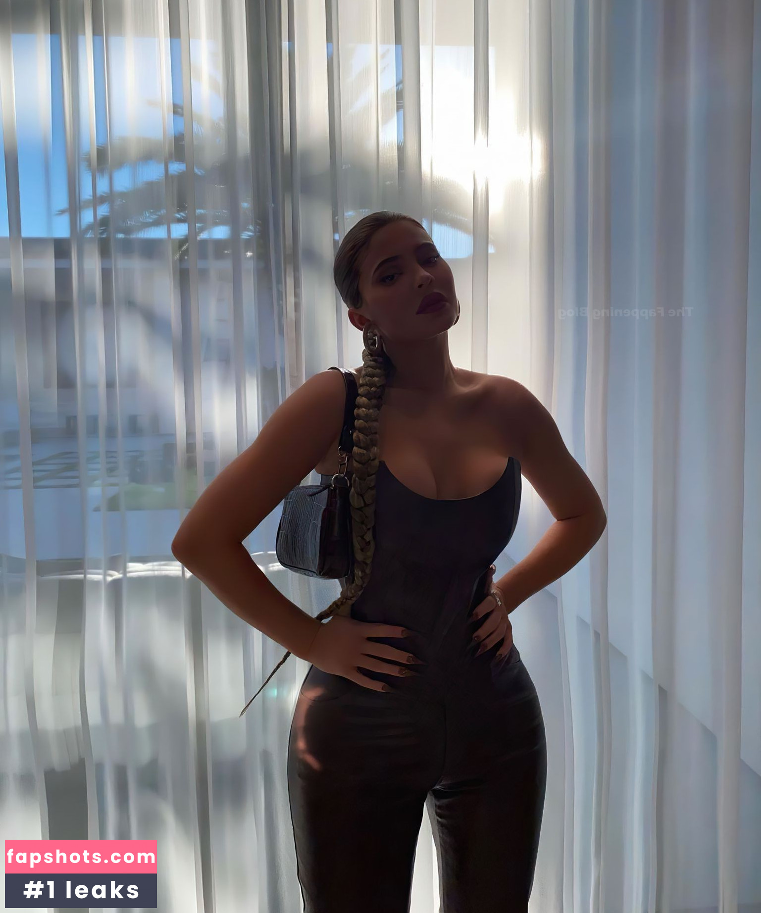 Kylie Jenner gallery photo #2162