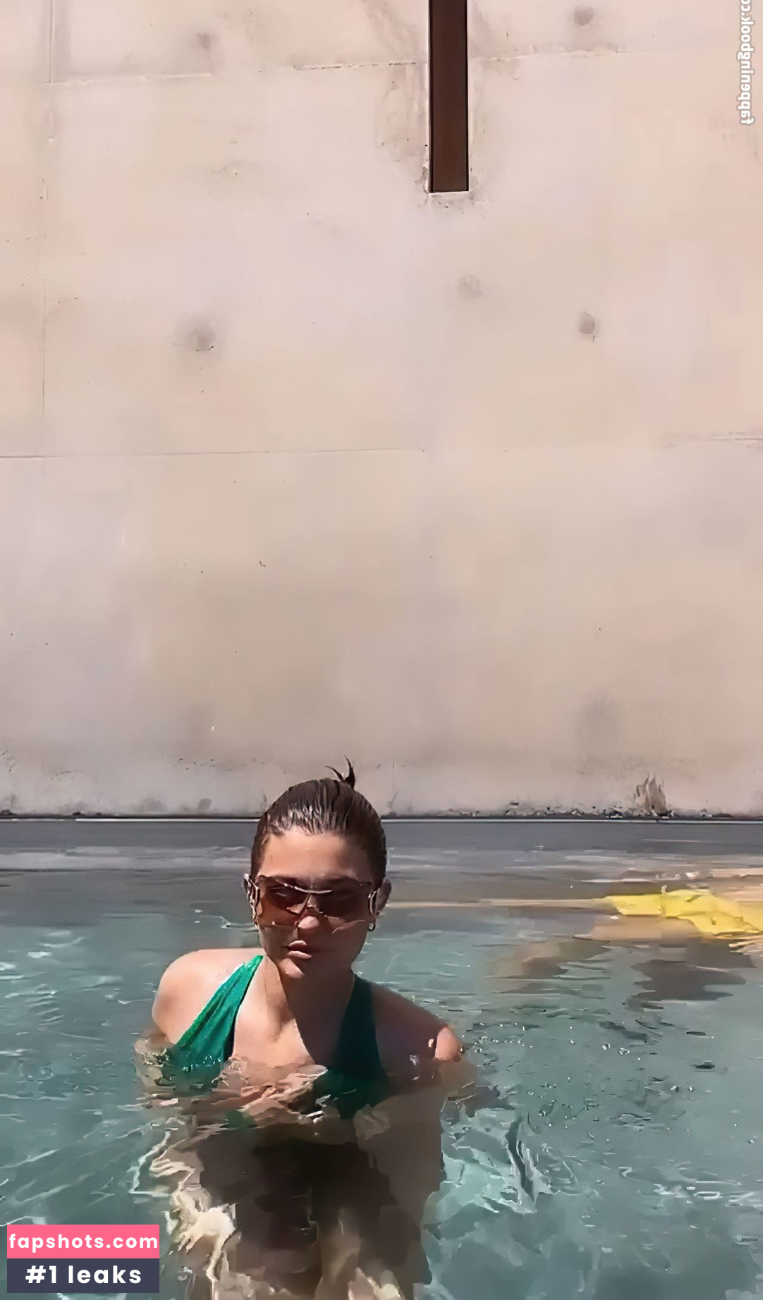 Kylie Jenner gallery photo #2183