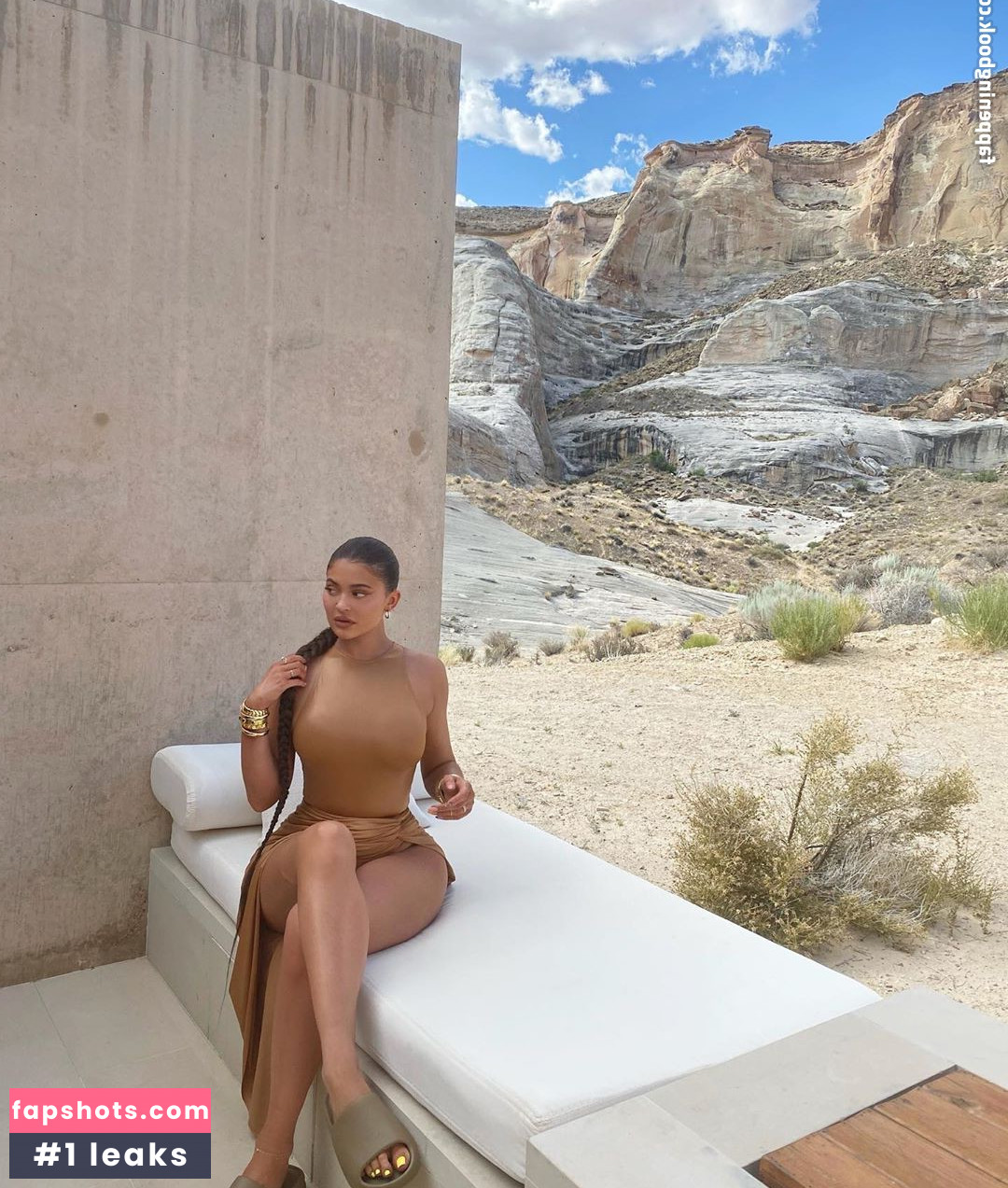 Kylie Jenner gallery photo #2184