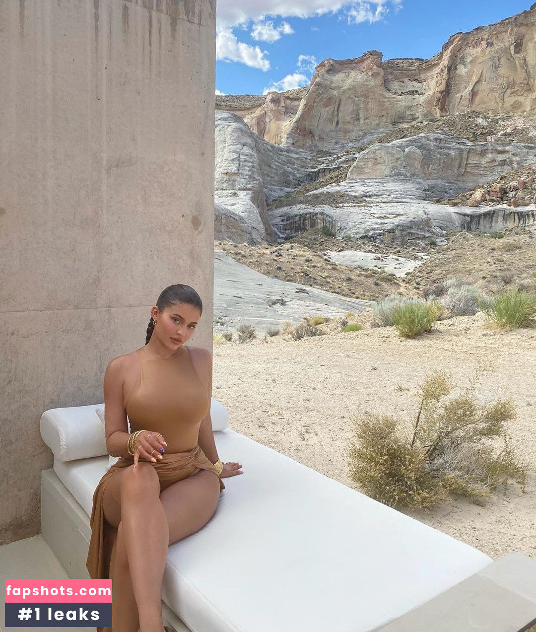 Kylie Jenner gallery photo #2186