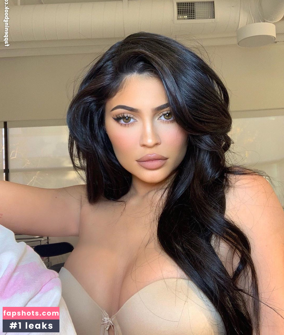 Kylie Jenner gallery photo #2215