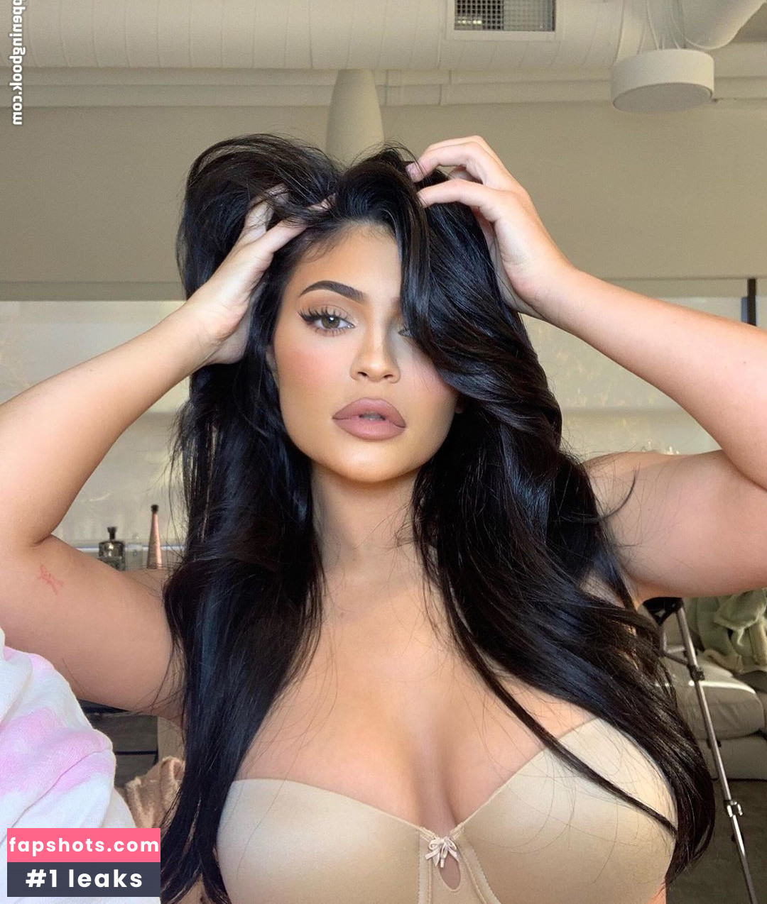 Kylie Jenner gallery photo #2216