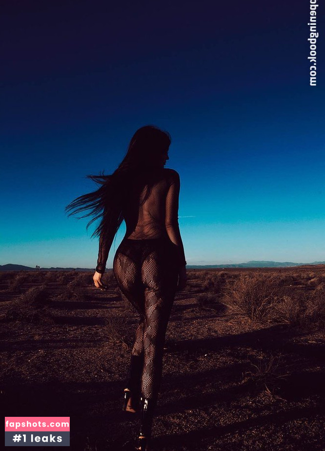 Kylie Jenner gallery photo #2275