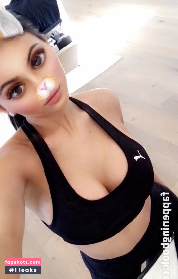 Kylie Jenner gallery photo #2326