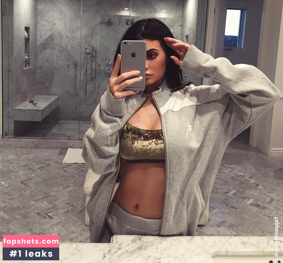 Kylie Jenner gallery photo #2329