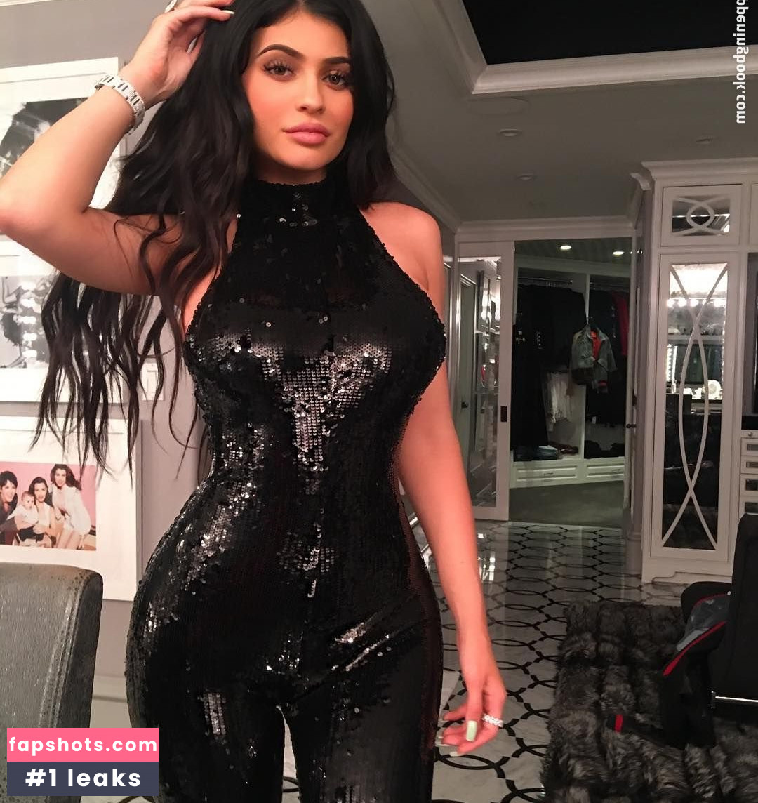 Kylie Jenner gallery photo #2330