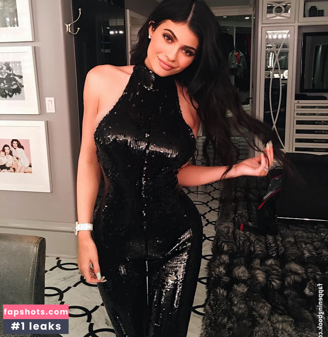Kylie Jenner gallery photo #2331