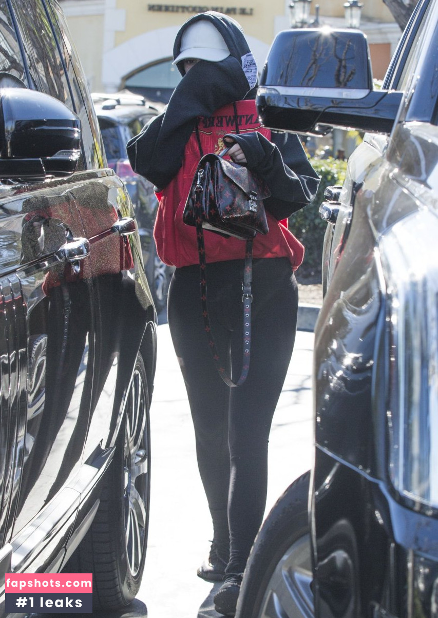 Kylie Jenner gallery photo #2344