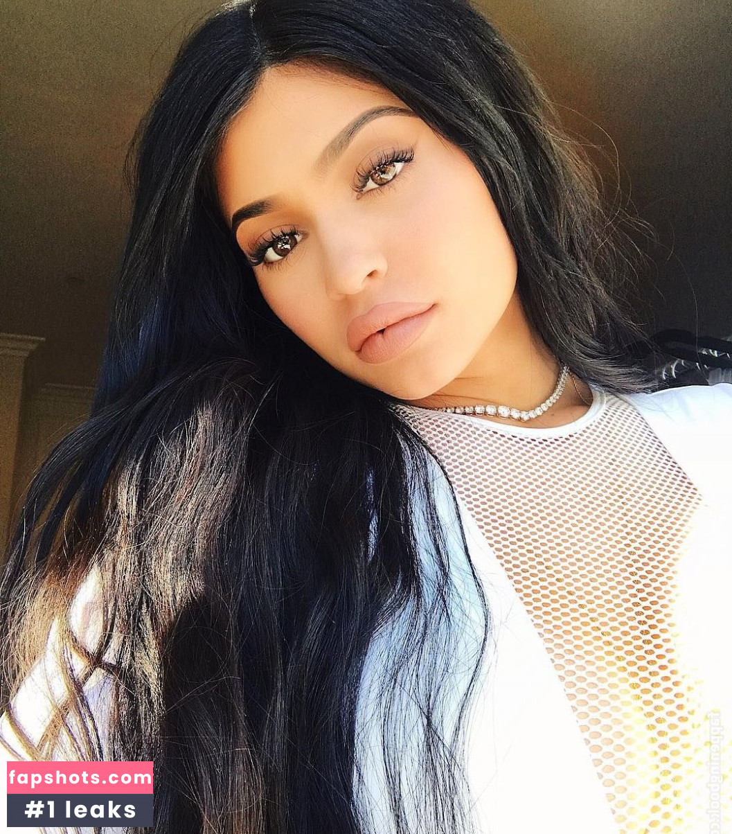 Kylie Jenner gallery photo #2353