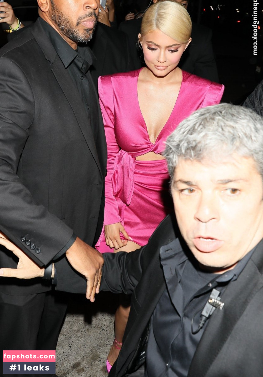 Kylie Jenner gallery photo #2379