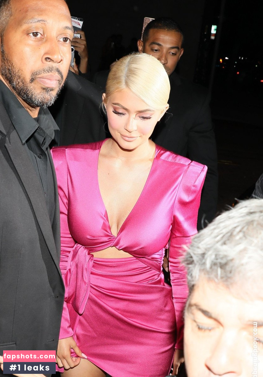 Kylie Jenner gallery photo #2380