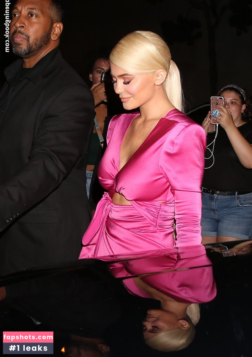 Kylie Jenner gallery photo #2383