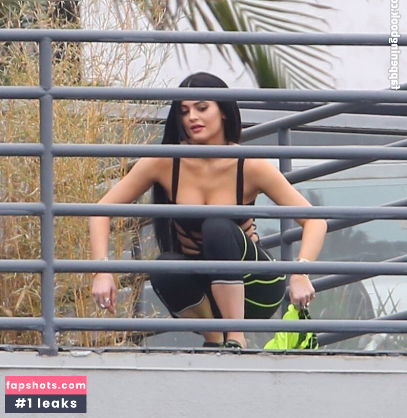 Kylie Jenner gallery photo #269