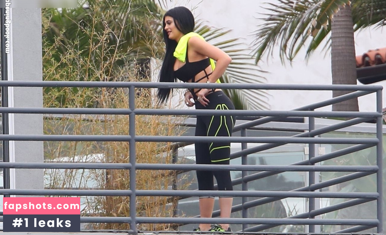 Kylie Jenner gallery photo #270