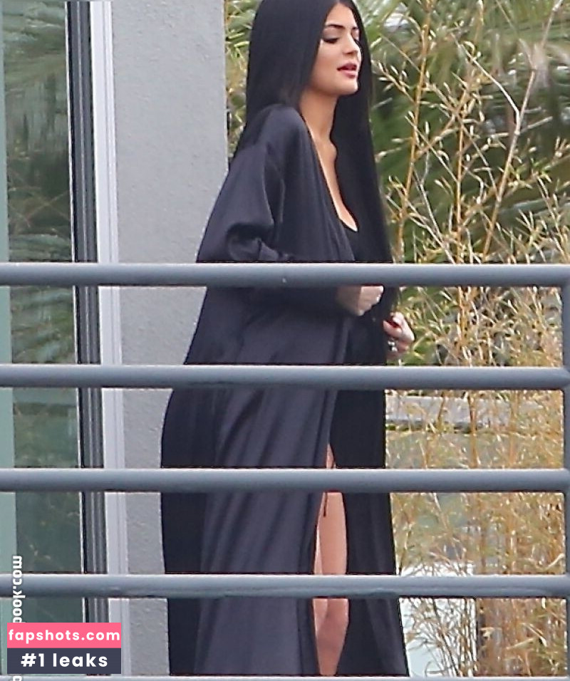 Kylie Jenner gallery photo #274