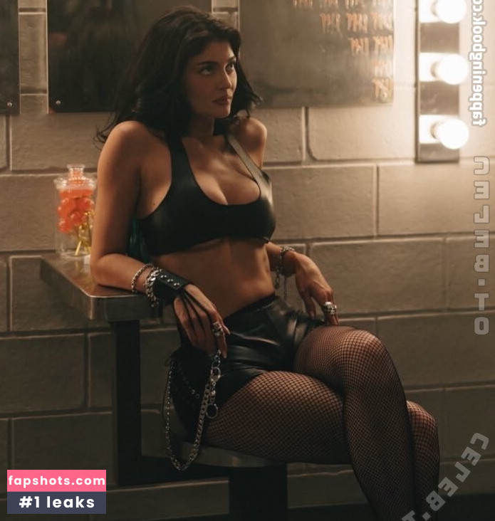 Kylie Jenner gallery photo #30