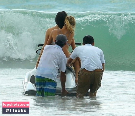 Kylie Jenner gallery photo #317