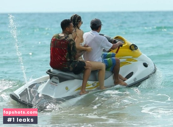 Kylie Jenner gallery photo #321