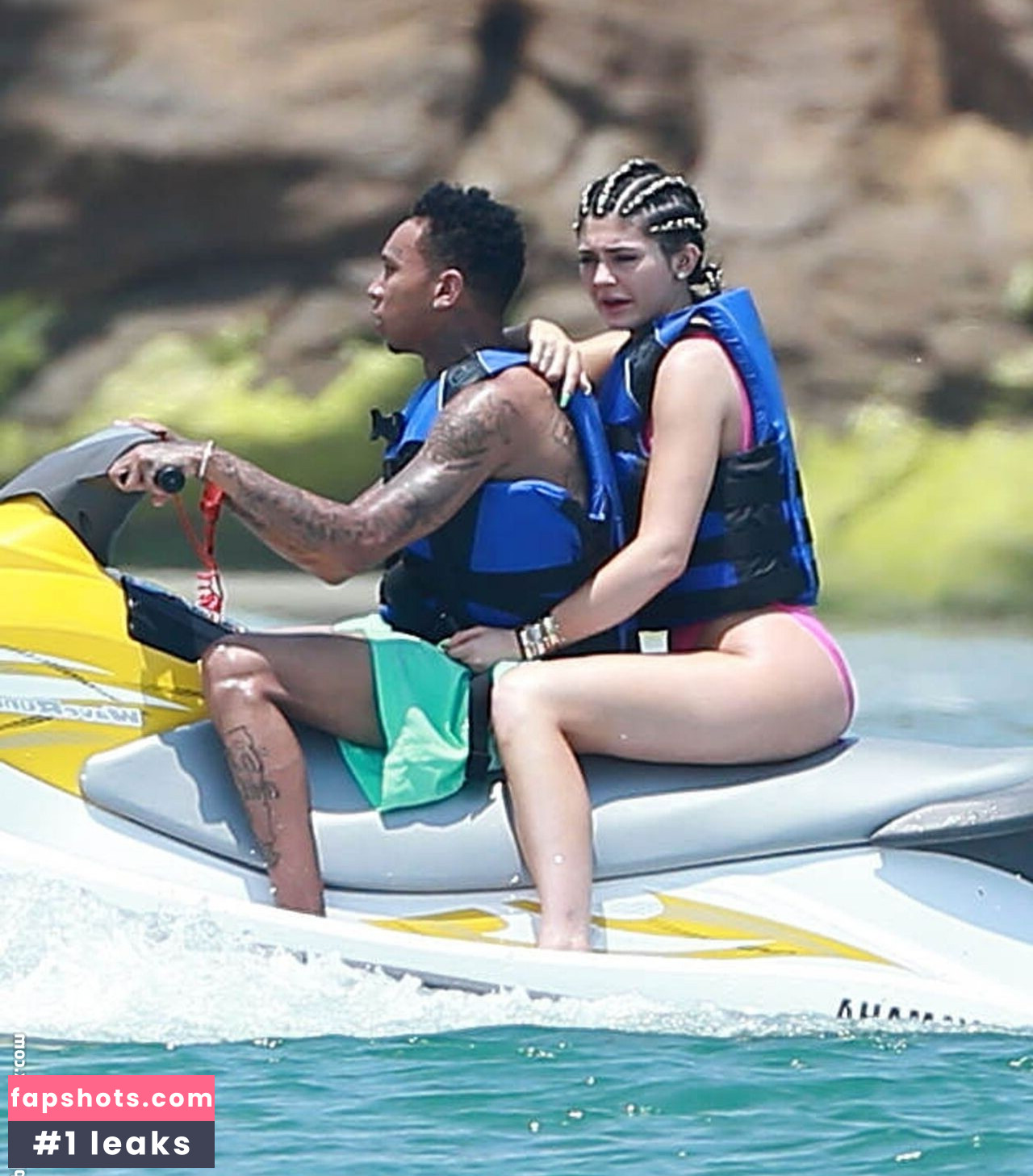 Kylie Jenner gallery photo #330