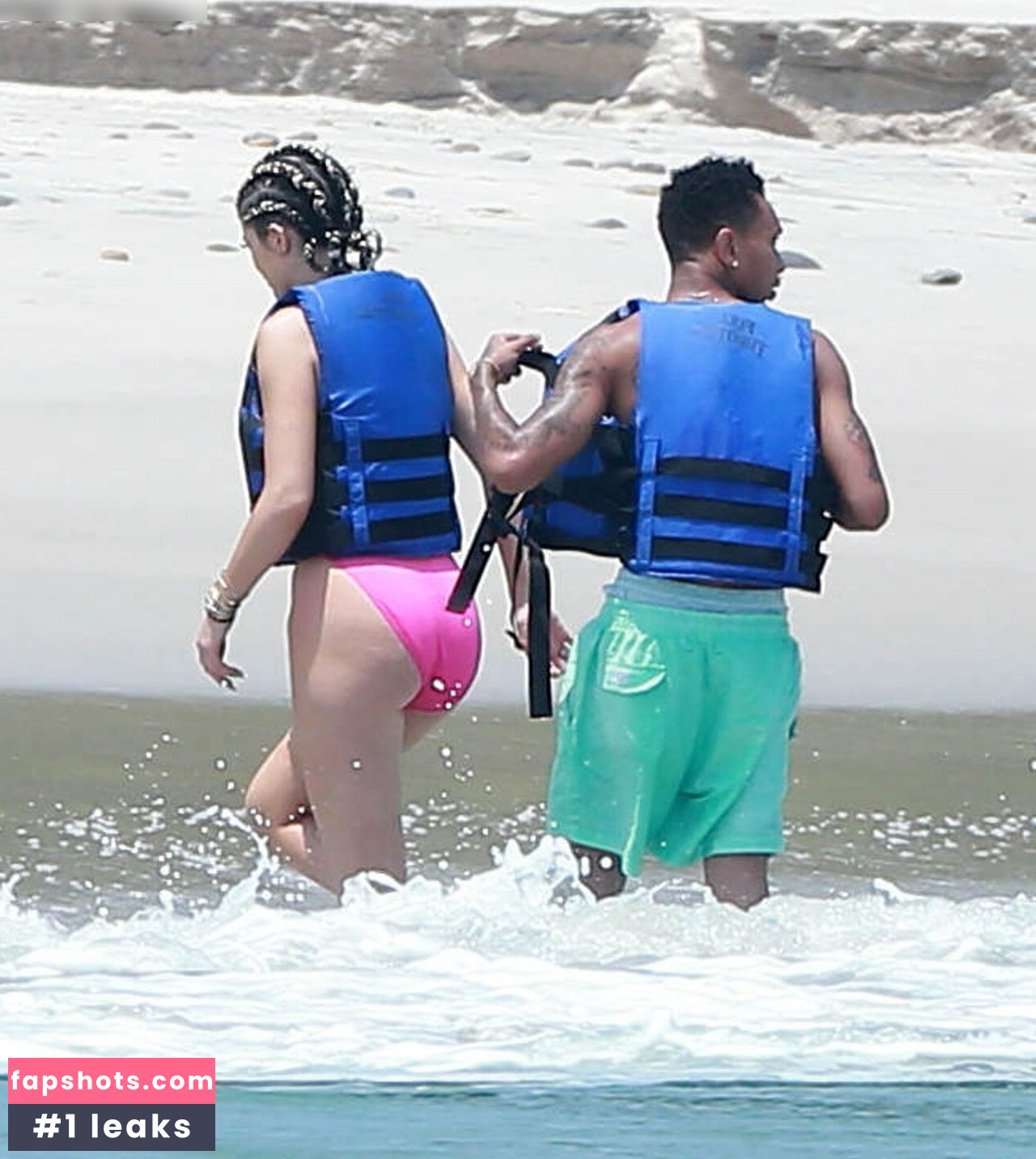 Kylie Jenner gallery photo #332