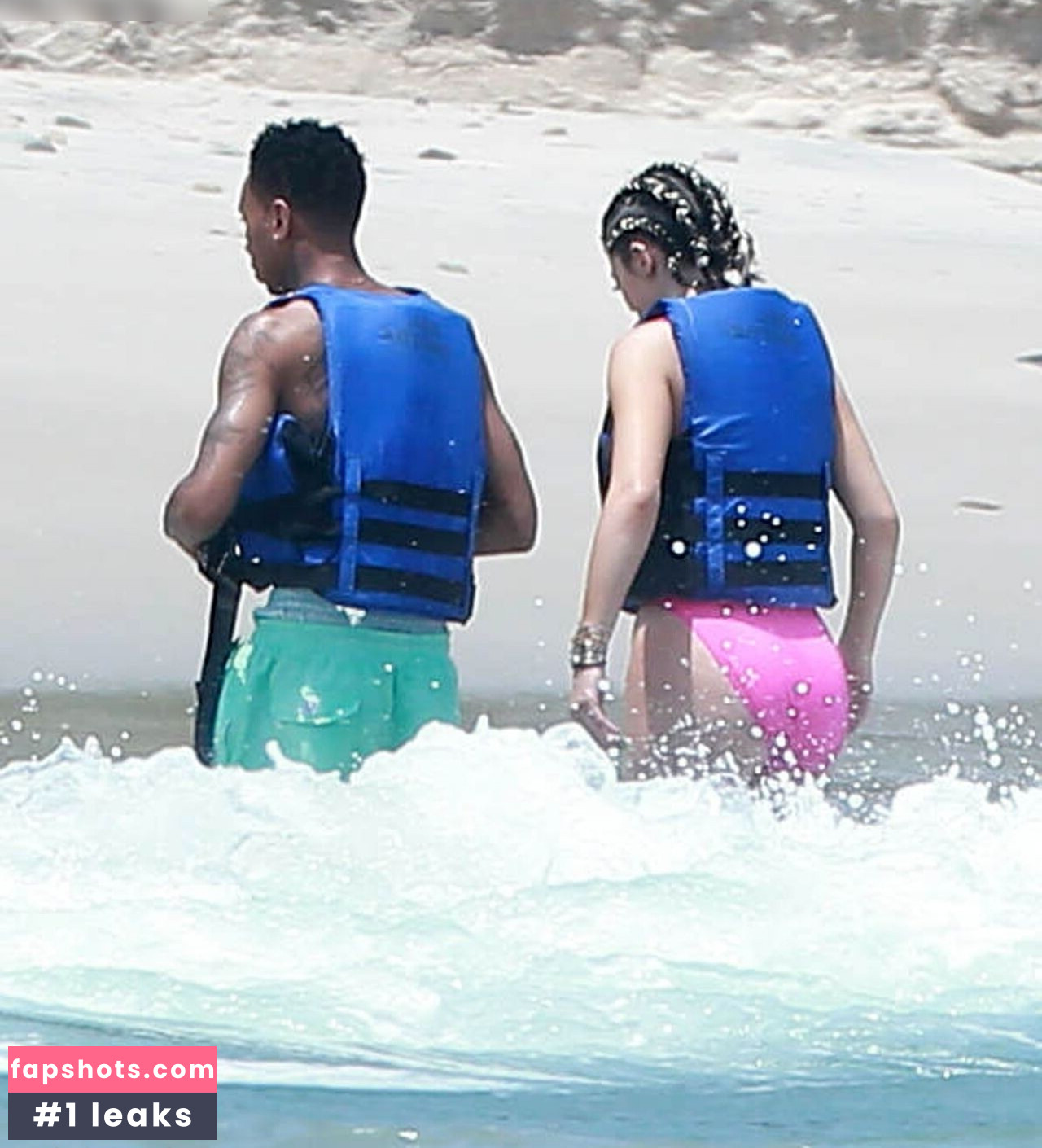 Kylie Jenner gallery photo #333