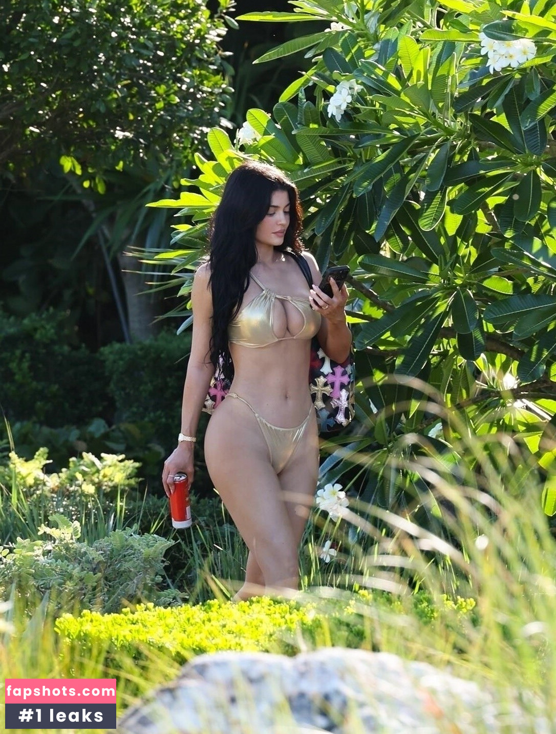 Kylie Jenner gallery photo #364