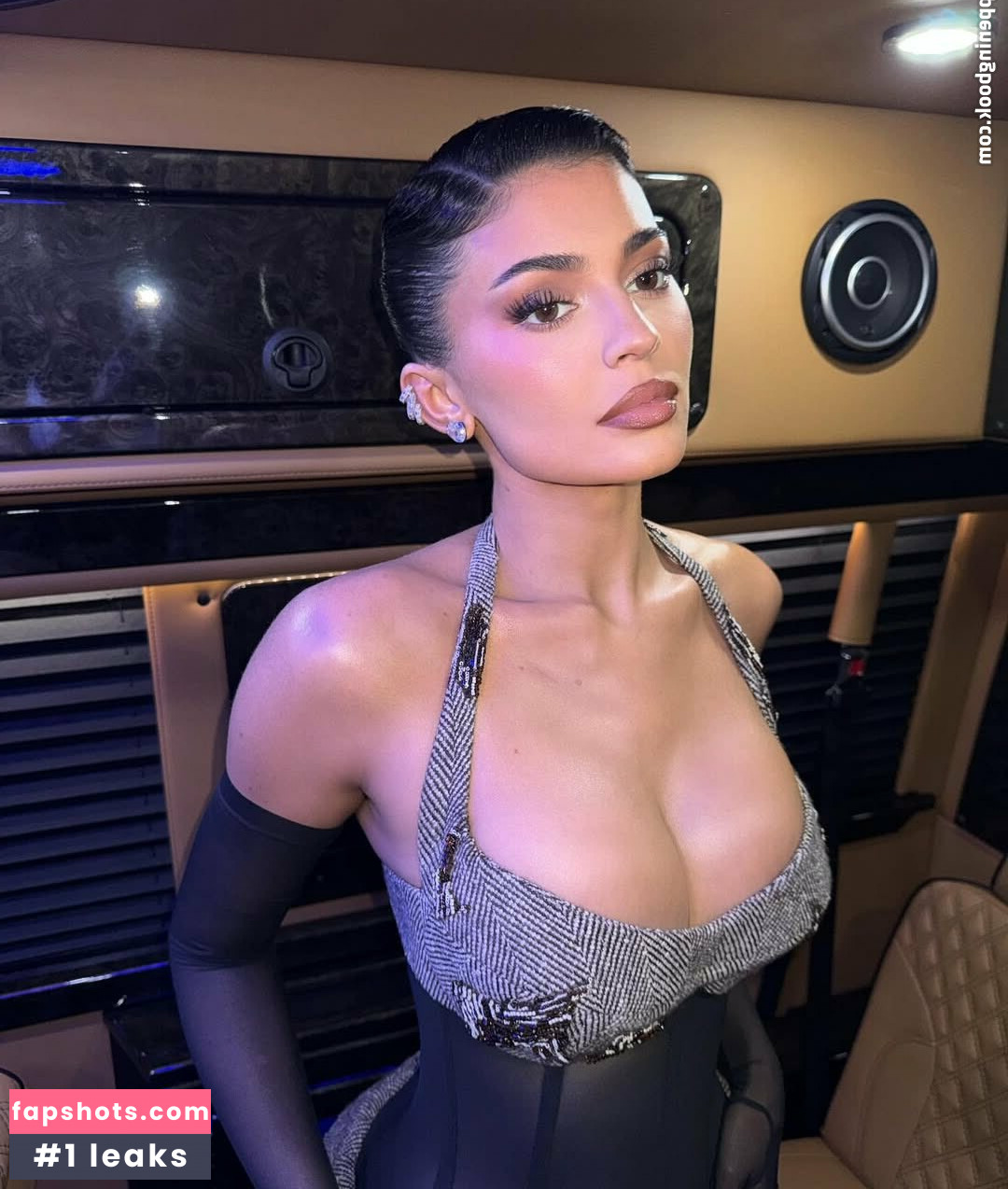 Kylie Jenner gallery photo #369