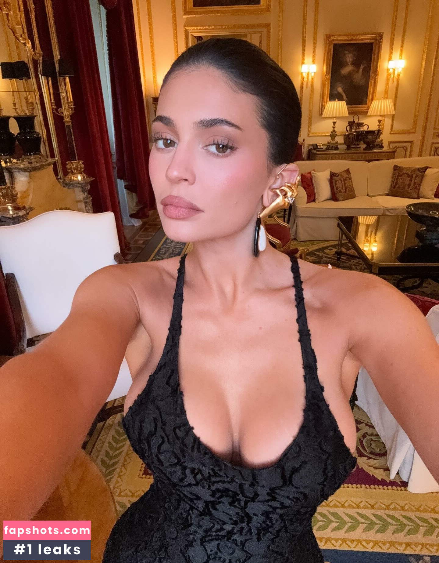 Kylie Jenner gallery photo #379