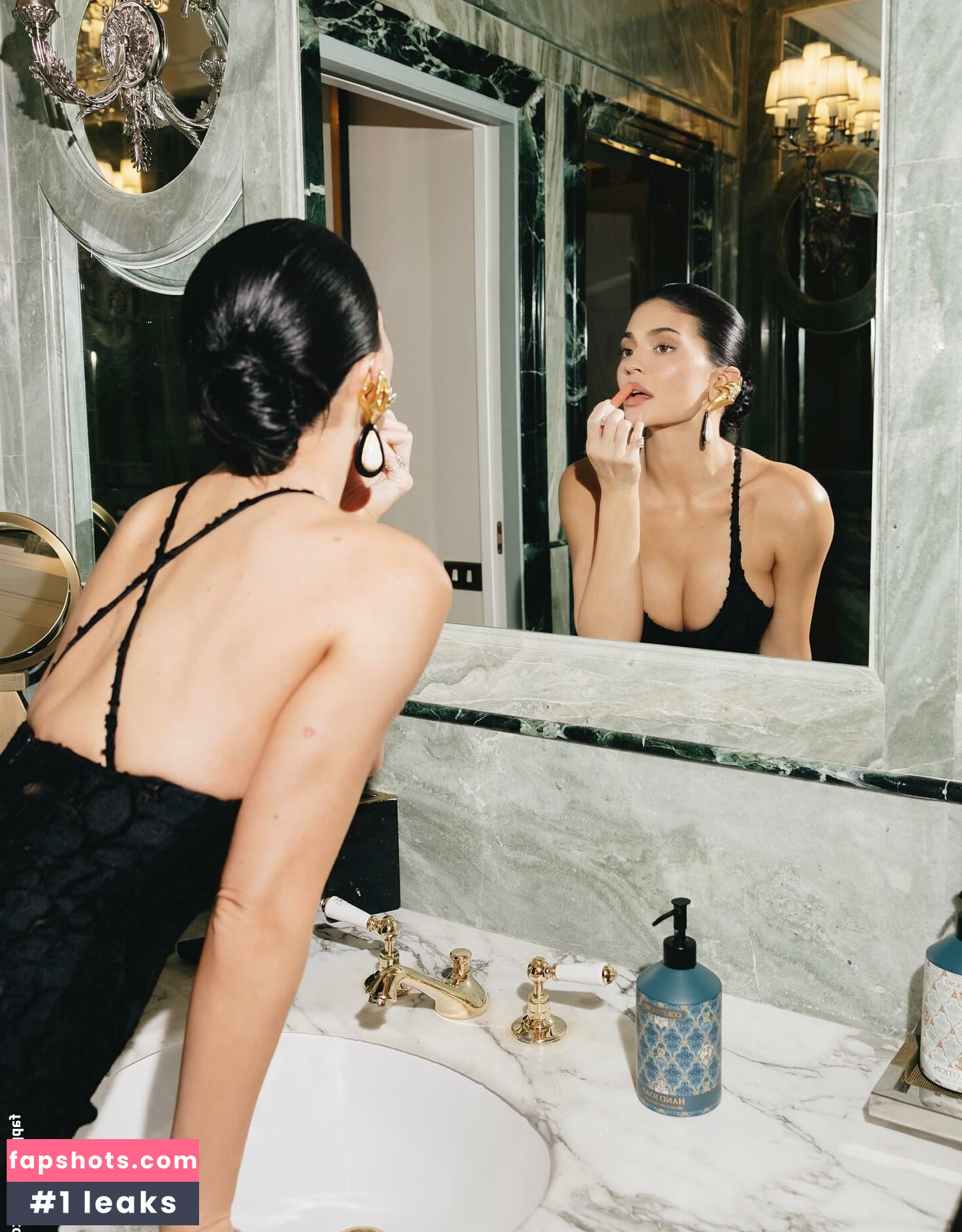 Kylie Jenner gallery photo #380