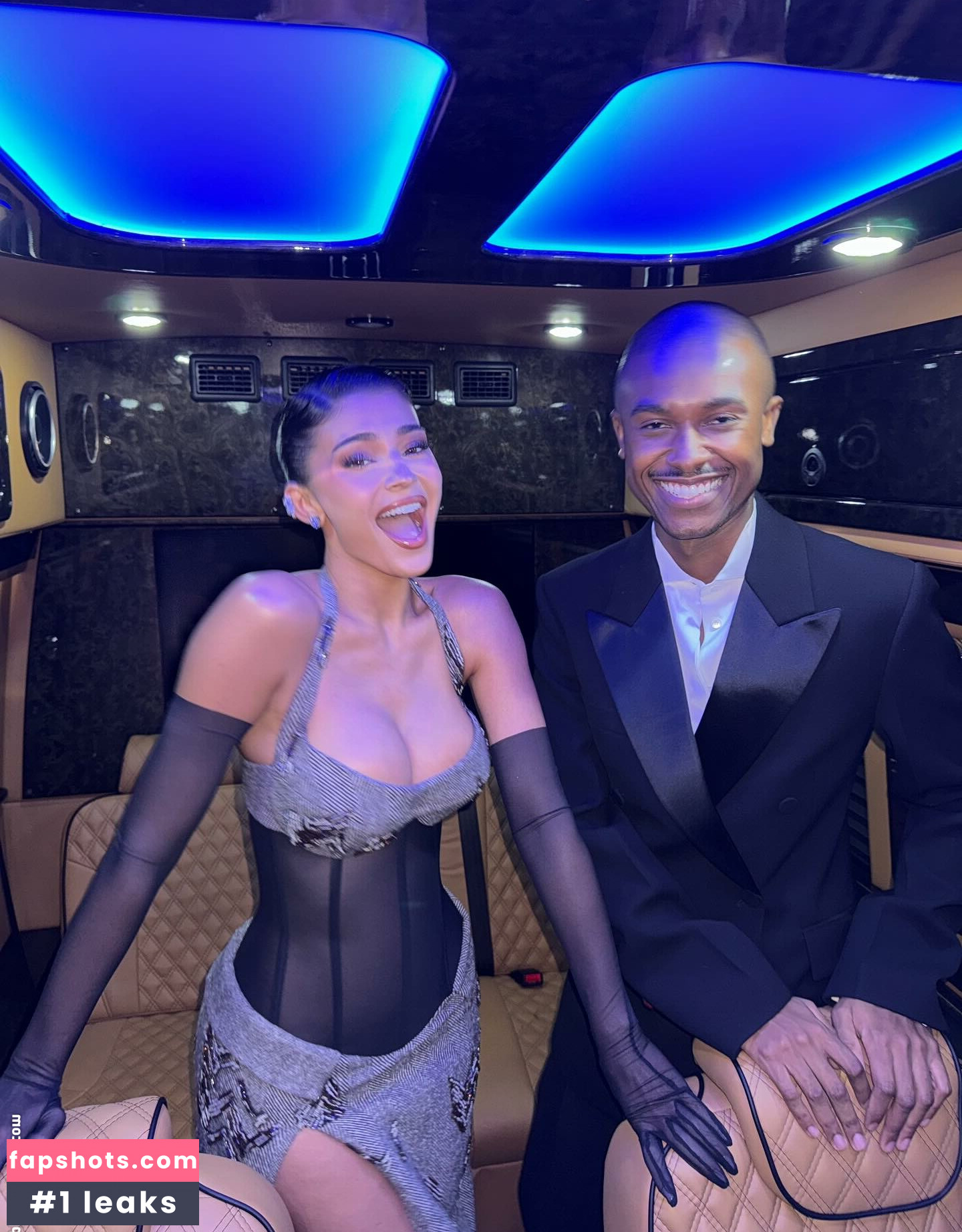 Kylie Jenner gallery photo #395