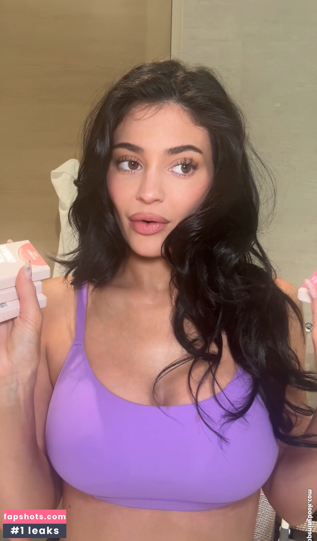 Kylie Jenner gallery photo #423